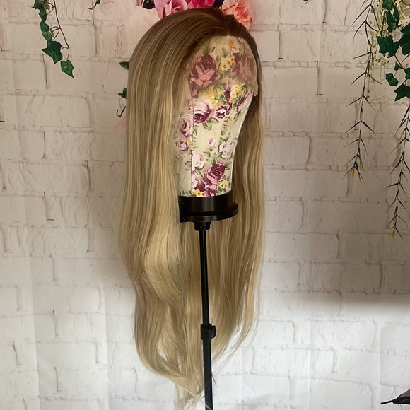 - ❌RESTOCKED❌ 24” BLONDE W:BROWN ROOT LACE-FRONT WIG - Picture 7 of 15